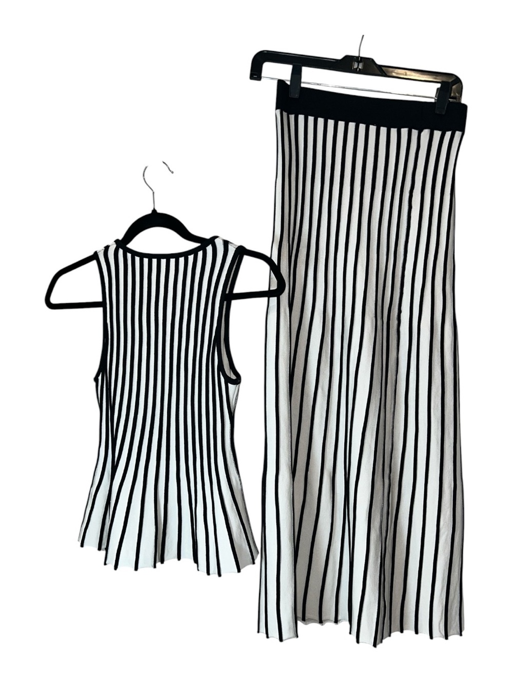 CoMMENSE Striped Knit Co-ord Set
COLOR - Black and White NWT Size Medium - Picture 5 of 11